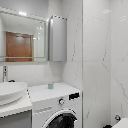 Comfortable Ac Steps From Bomontiada Apartamento Estambul