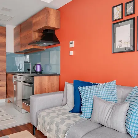 Comfortable Ac Steps From Bomontiada Apartamento Estambul